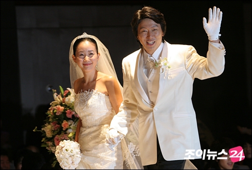 金秀路老婆李镜花图片 金秀路老婆李镜花图片