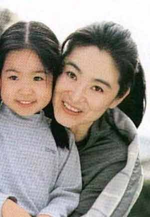 林青霞三个女儿近照 林青霞三个女儿近照